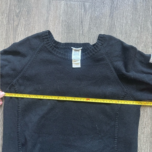 The North Face Men's Black Crewneck Sweater - Picture 4 of 6